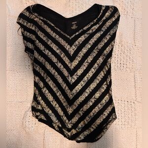 Jennifer Lopez Gold Black Chevron Short Sleeve V Neck Top